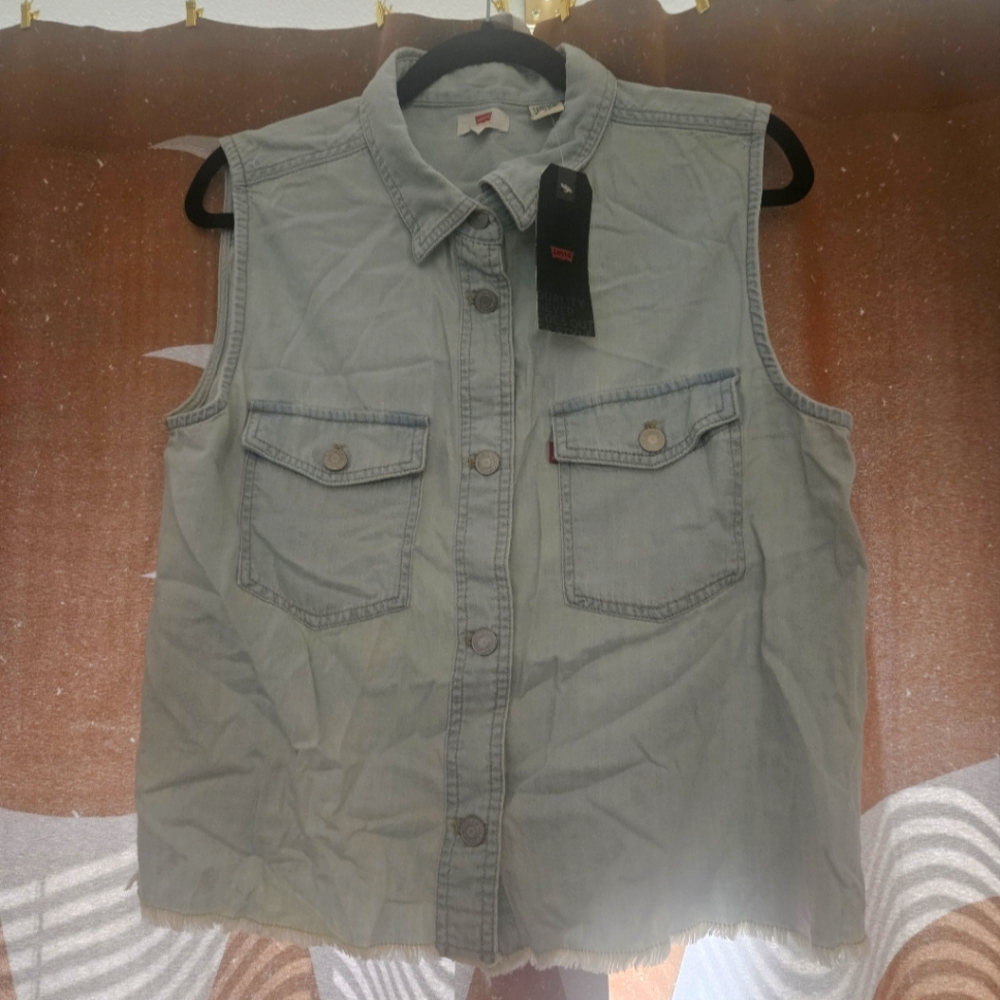 LEVI'S DENIM VEST JACKET - WOMEN'S SIZE LARGE